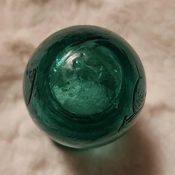 VINTAGE  SWIRLED  BROOKFIELD  HOOPSKIRT GLASS INSULATOR  GREEN  AQUA. - Picture 4 of 6